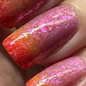 Dreamwalker | A Tri-Thermal Polish that Shifts from Pink-Orange to Peach to Pink with Flakes Tiny Silver Reflective Holo Glitter