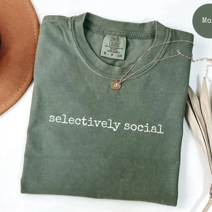 【100% cotton】 Selectively Social Tee | Funny Introvert T-Shirt | Sarcastic Relatable Graphic Top | Trendy Social Anxiety Shirt | Soft Cotton Minimalist Apparel | Moody Aesthetic Gift for Her | Introverted But Willing To Discuss Shirt