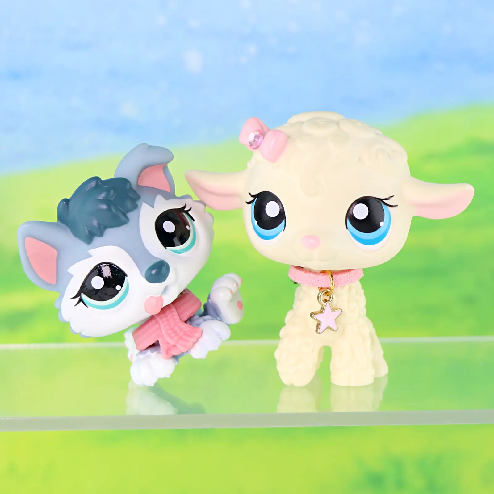 2 Pcs  Mini Cute Pet Figures Set, Adorable Sheep & Husky Puppy Collectible Figurines with Accessories, Big Eyes Small Animal Toy Figures for Kids Gift, Cake Topper, Party Decoration, DIY Playset Collection