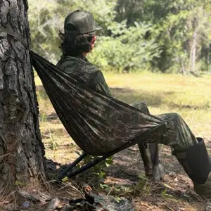 This low-profile outdoor hunting chair is lightweight, foldable, and portable, featuring an adjustable waist belt. It's suitable for hunting turkeys and deer, camping, and fishing.