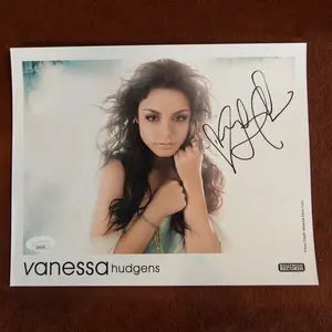 Vanessa Hudgens 8 x 10 Signed JSA Authenticated Photograph