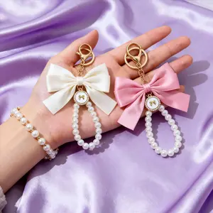 Faux Pearl Fashionable Decorated Leaf Keychain Desing,Beaded Accessory for Women Girls, Perfect for Car Keys and Daily,Use as a Gift