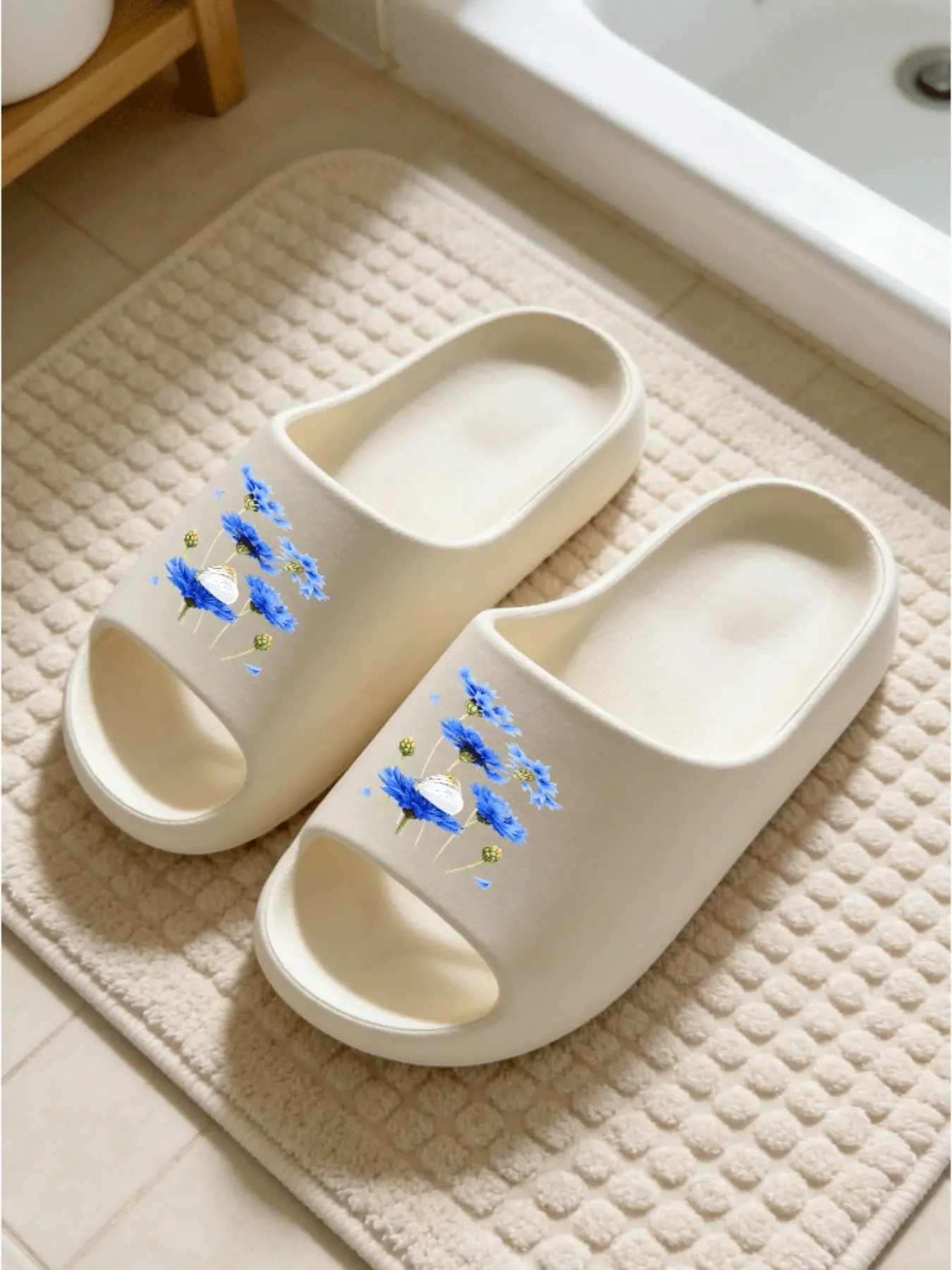 Women's Blue Daisy Print Eva Slippers, Waterproof Non-Slip Quiet, Ideal for Bathroom Bedroom Commute, Floral Design, All Seasons