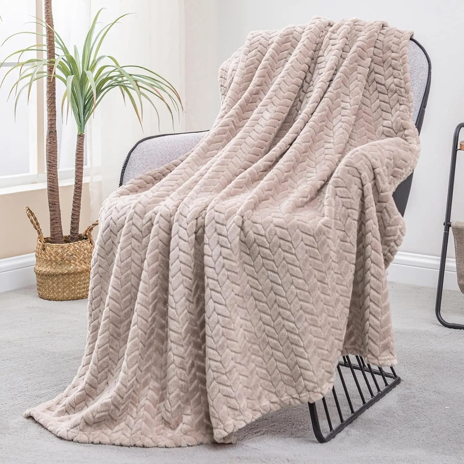 Fleece Throw Blanket for Couch Sofa, 50”x70”, Camel | Oversized Soft Cozy Fluffy Blankets for Summer, Decorative Plush Flannel Throws for Living room, Bedroom with Leaves Pattern