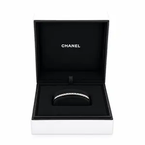 Pre-owned CALUXJ Chanel COCO CRUSH BRACELET Quilted motif, mini version, 18K white gold