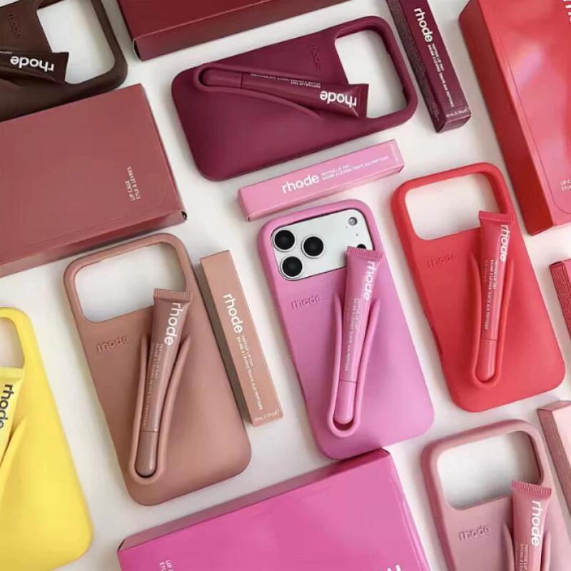 Rhode Style Lip Gloss Holder Phone Case for iPhone 11–17 Pro Max, Soft Silicone Makeup Storage Cover, Cute Aesthetic Beauty Essential – Selling Fast, Don’t Miss Out