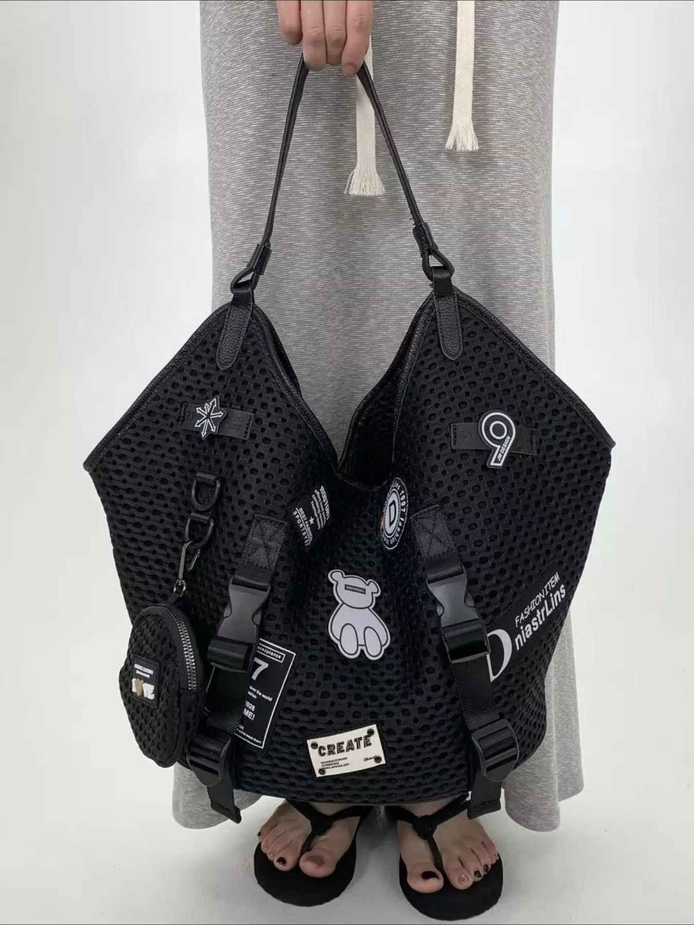 Ladies' bucket shaped fashionable casual large capacity shoulder bag, Y2K retro street style city bag bucket shaped handbag, teddy bear cloth logo design, carrying coin wallet crossbody shoulder bags, suitable for daily use and commuting
