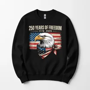 250 Years of Freedom Eagle Sweatshirt – USA 1776-2026 Patriotic American Flag Bald Eagle Graphic Crewneck, Vintage Independence Day Outfit