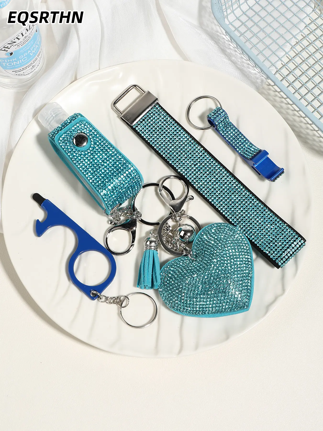 Full-diamond blue keychain set, super shiny with no diamond falling off. Collect a variety of keychains that combine good looks and practicality, easily creating an exquisite and light luxury vibe.