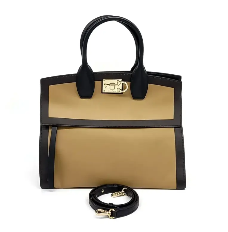 Pre-owned SALVATORE FERRAGAMO leather Shoulder Bags Calfskin Medium 4000021376883