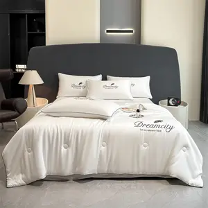 Solid Color Comforter, 1 Count Soft Comfortable Cooling Bedding Quilt, Breathable Lightweight Comforter for Home Bedroom Hotel Dormitory