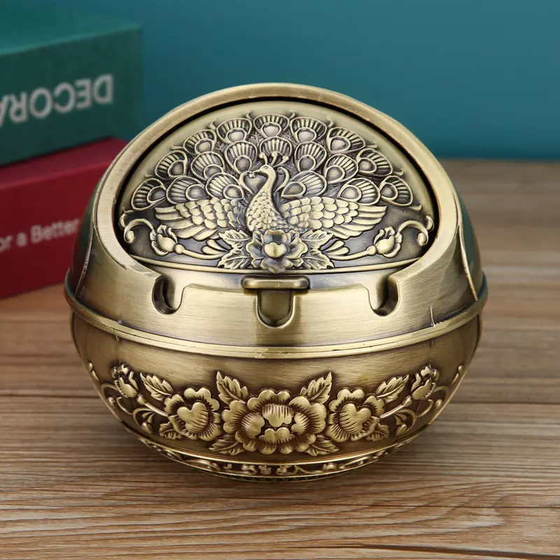 Vintage Peacock Pocket Ashtray with Lid, Durable Aluminum Alloy, Portable Smoking Accessory for Travel & Home Room Decor, Valentine's Day Gift, Decoration, Metallic, Compact