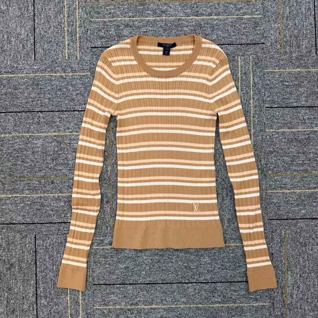 Pre-owned Louis Vuitton Knit Sweater for Women – Size S – Classic Designer Knitwear N24157636