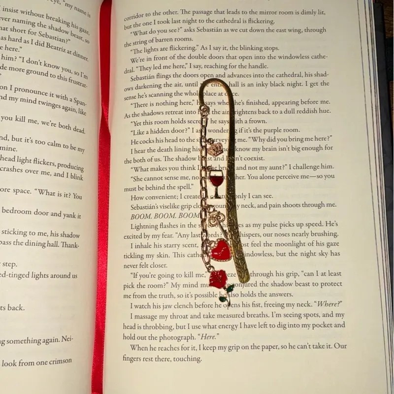 Metal Bookmark with Charms – Gold Book Hook – Aesthetic Book Lover Gift