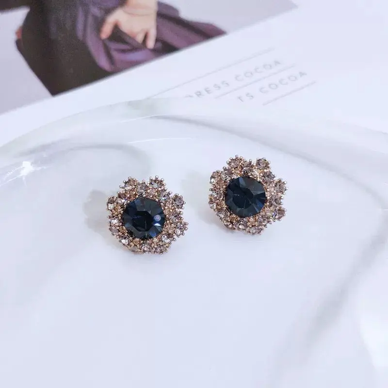 Vintage Green Crystal Stud Earrings – Floral Halo Rhinestone Design