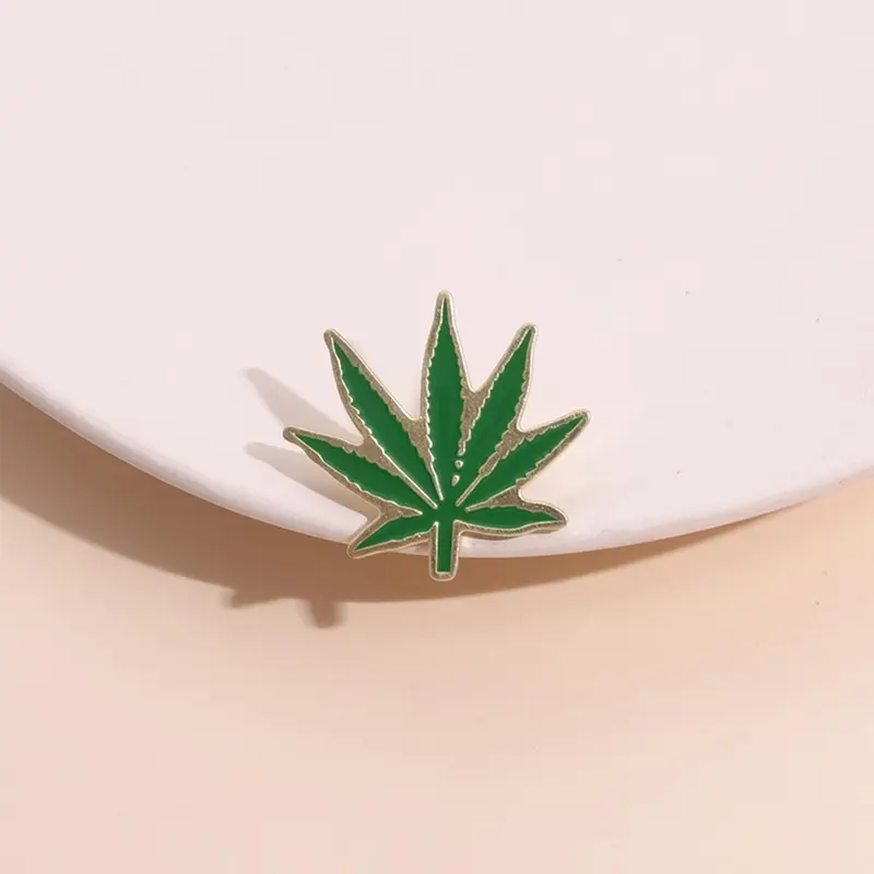 Creative Leaf Design Brooch, Enamel Pin, Alloy Brooch Pin, Hat Pins Suitable for Backpacks, Jeans, Scarves, Hats Decoration for Men & Women, Trendy All-match & Exquisite Brooch for Birthday Gift, Flower Brooch Pin