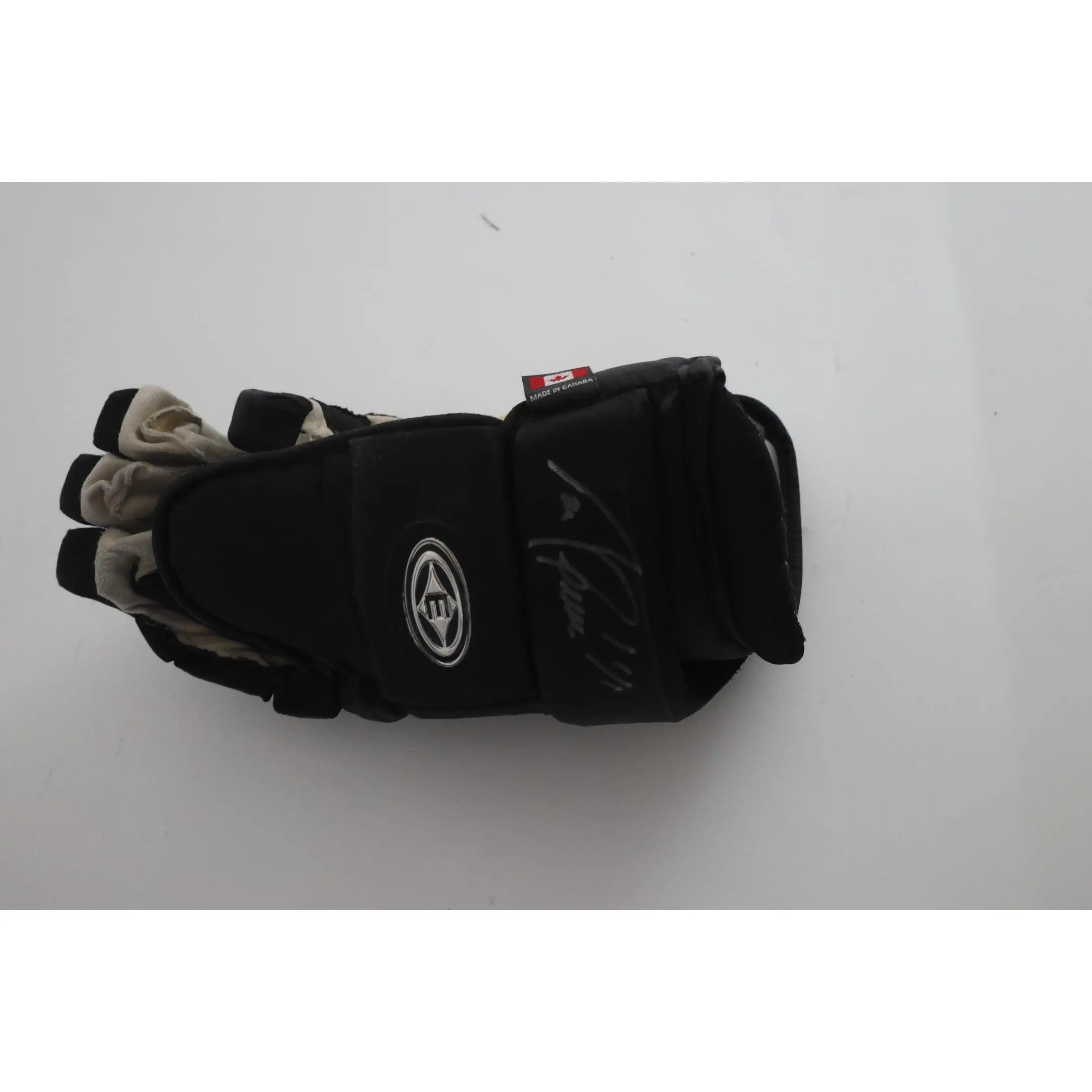 Ian Laperriere Autographed Hockey Glove JSA COA