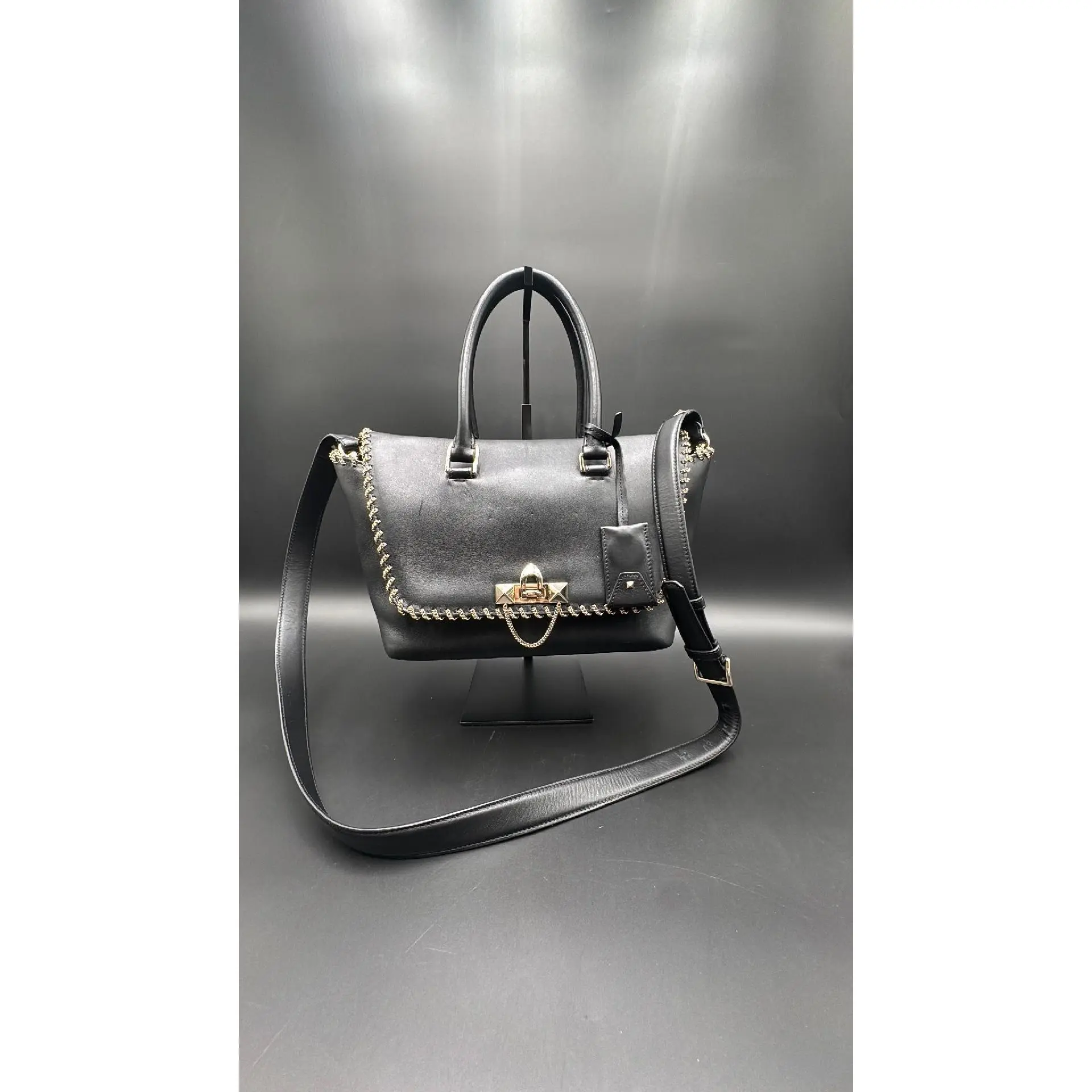 Pre-owned Leather Luxury Bags & Accessories Valentino Garavani Demilune Chain Trimmed Bag, Black Date Code: BLNA47MRU0. Entrupy ID: 9X4HQ7G.