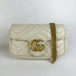 Pre-owned GUCCI 645 GG Marmont Super Mini Matelassé Shoulder Bag