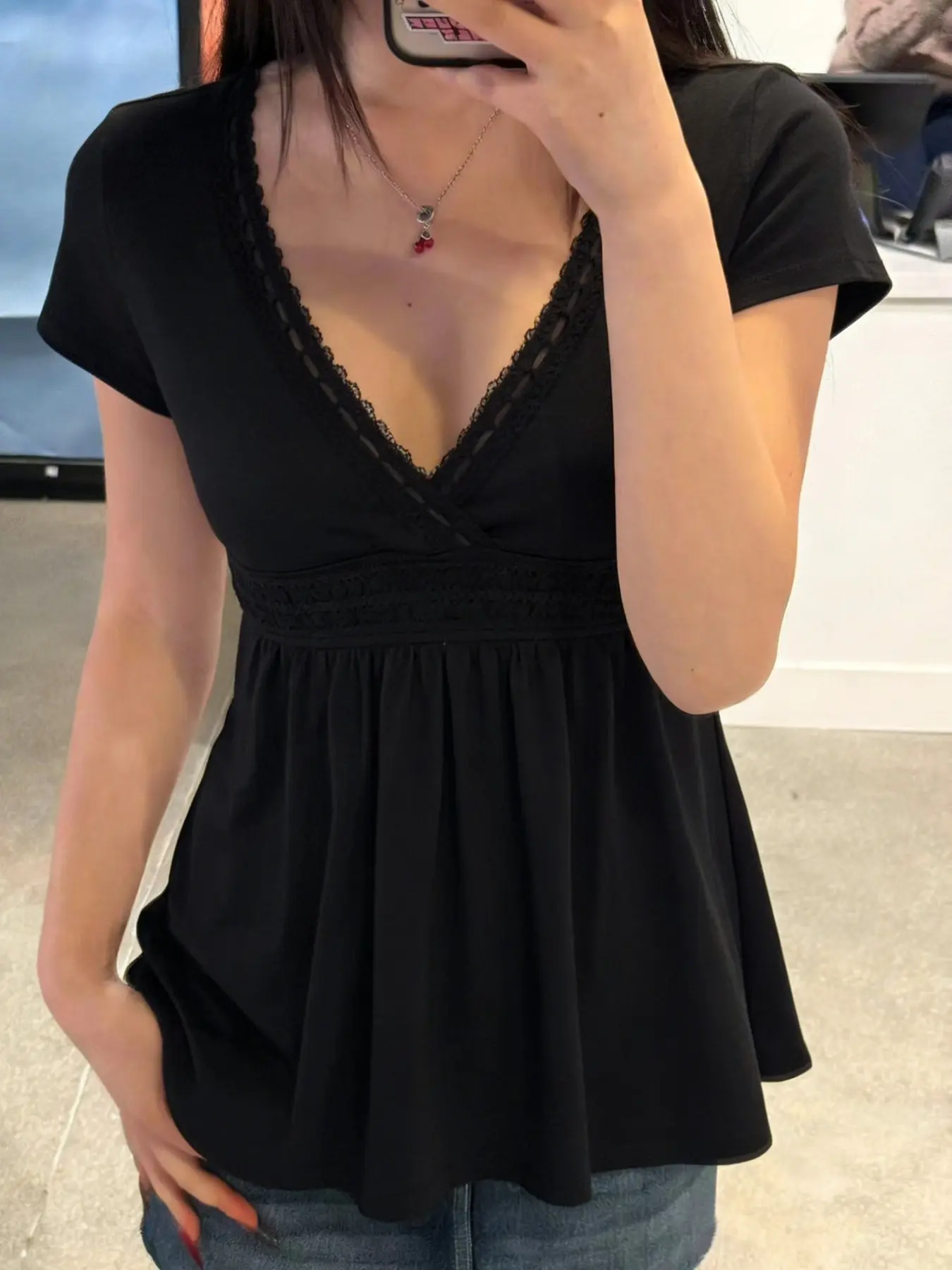 Women's Solid Black V-Neck Short-Sleeve A-Line Fitted T-Shirt, Lace Patchwork Y2K Harajuku Style Casual Top for Spring and Summer