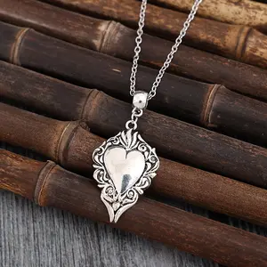 Cross-border New Bohemian Vintage Hollow-Edge Heart Alloy Pendant Necklace