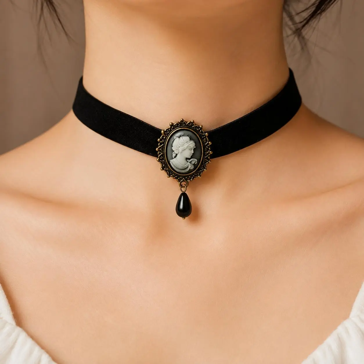 Costume Jewelry Necklace, 17in Fashion Accessory