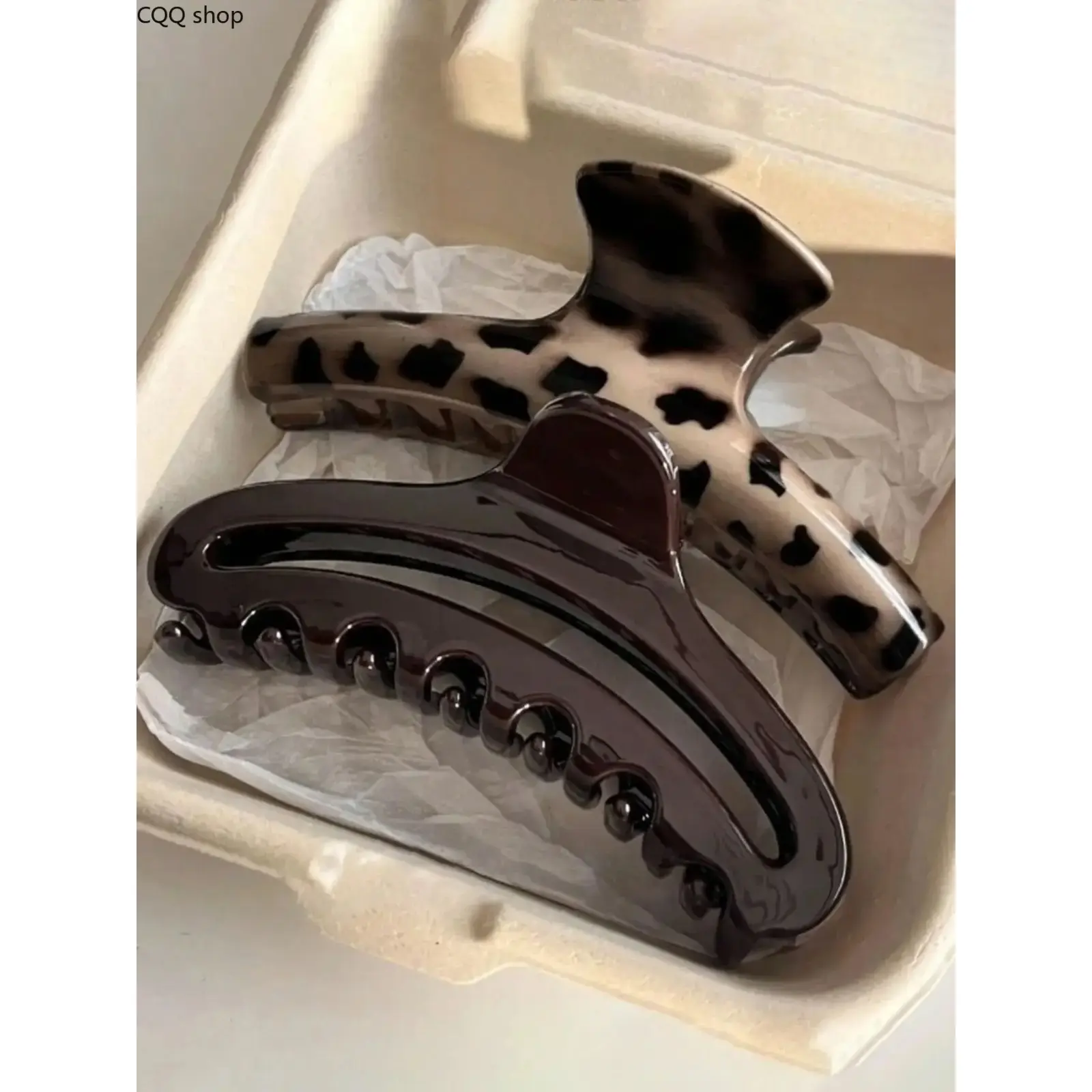 2Pcs Leopard Print Hair Claw Clips, stylish high-quality hair accessories for women. Chic design fits daily commute, parties and vacation hairstyles