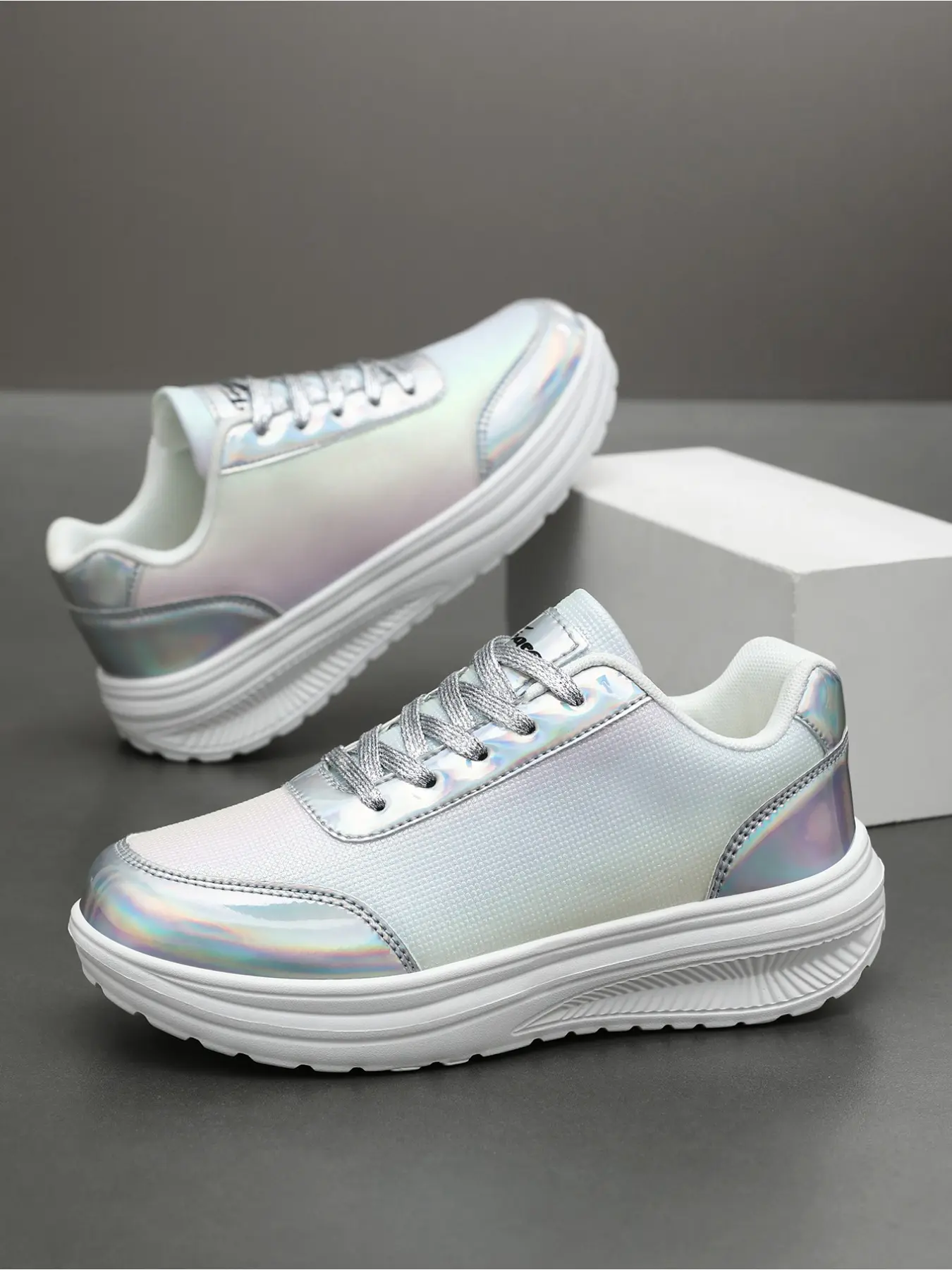 Starlight Vibe! Women's Holographic Iridescent Chunky Sneakers, Soft-Sole Non-Slip Casual Shoes, Ideal for Commuting, Walking & Daily Wear