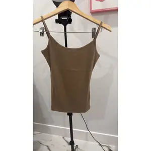 Basic Top in Mocha Color - Simple and Versatile Design for Everyday Wear