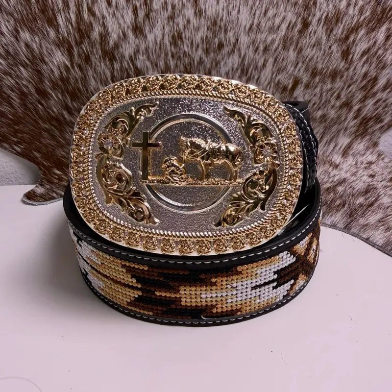 Silver Buckle with Gold Accents - Elegant Design for Everyday Use