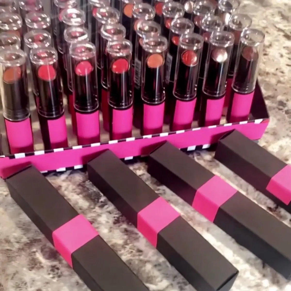 Monnique Renee• Semi Matte Lipstick labial mate lip glow lipgloss babes teddy tint