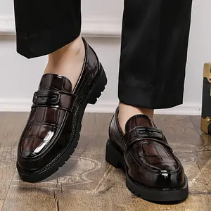 Men'sStylish-OnLoafers-GlossyBrownCrocodilePatternPennyLoafers,RoundToe,RubberSole,ComfortableBusinessCasualWear Footwear Boy