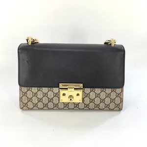 Pre-owned GUCCI Canvas Crossbody Bags Beige/Black GG Supreme and Leather Medium Padlock Shoulder Bag BF00128