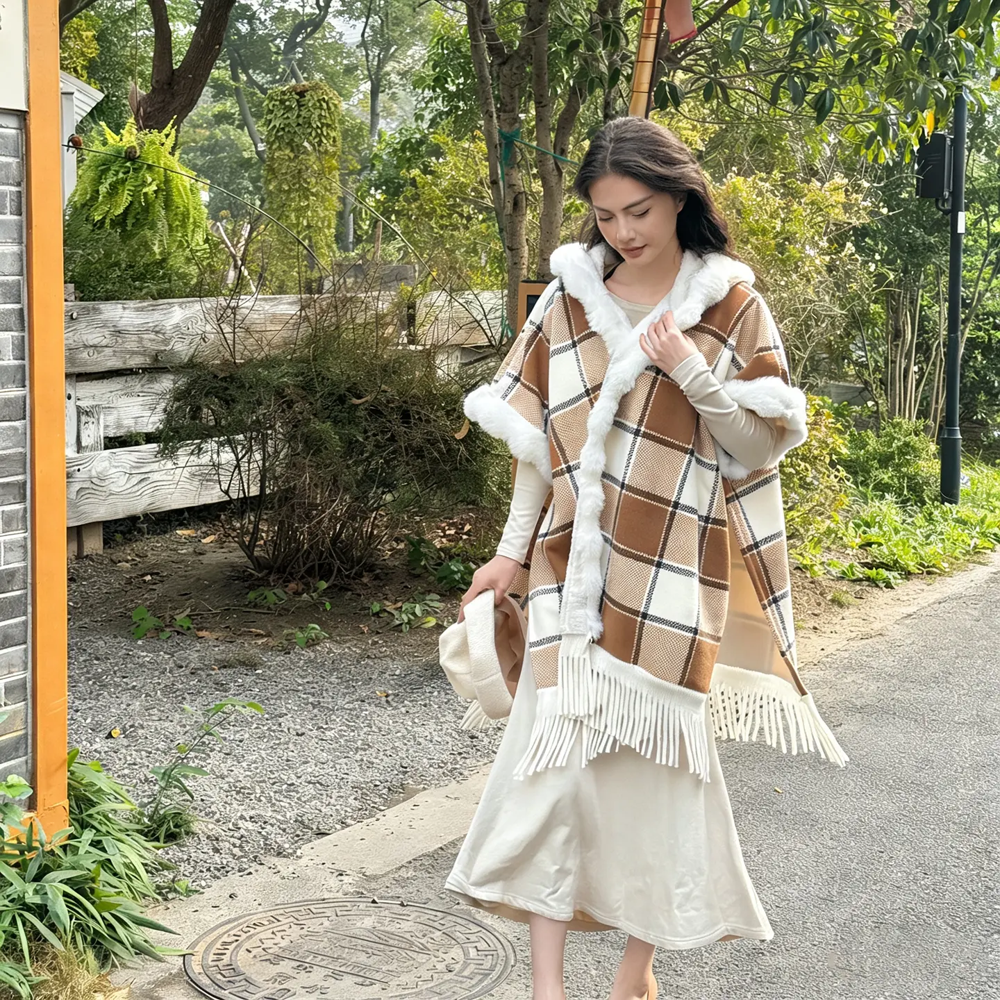 Women's Soft Warm Hooded Shawl Wrap, Stylish Plush Scarf for Daily Wear & Gift, Elegant Design for Cozy Comfort