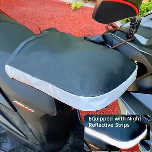 Artificial leather thickened electric vehicle protective gloves - waterproof and wear-resistant - winter velvet anti freezing hands - with reflective strips to protect nighttime travel safety.