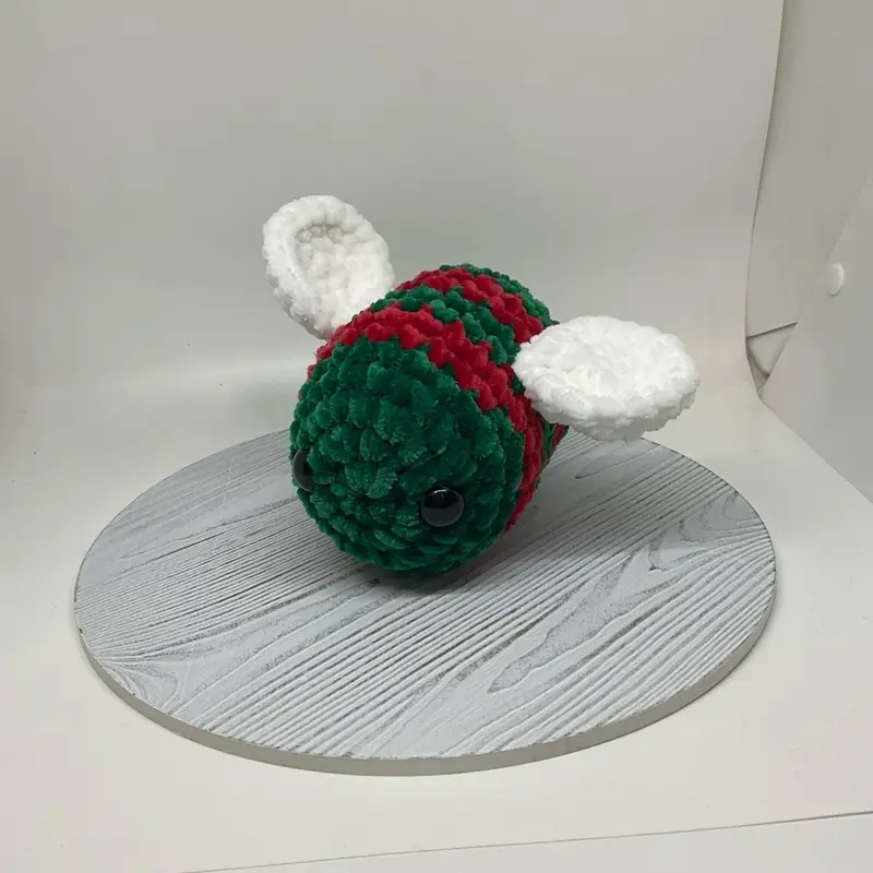 Crochet amigurumi Christmas bee