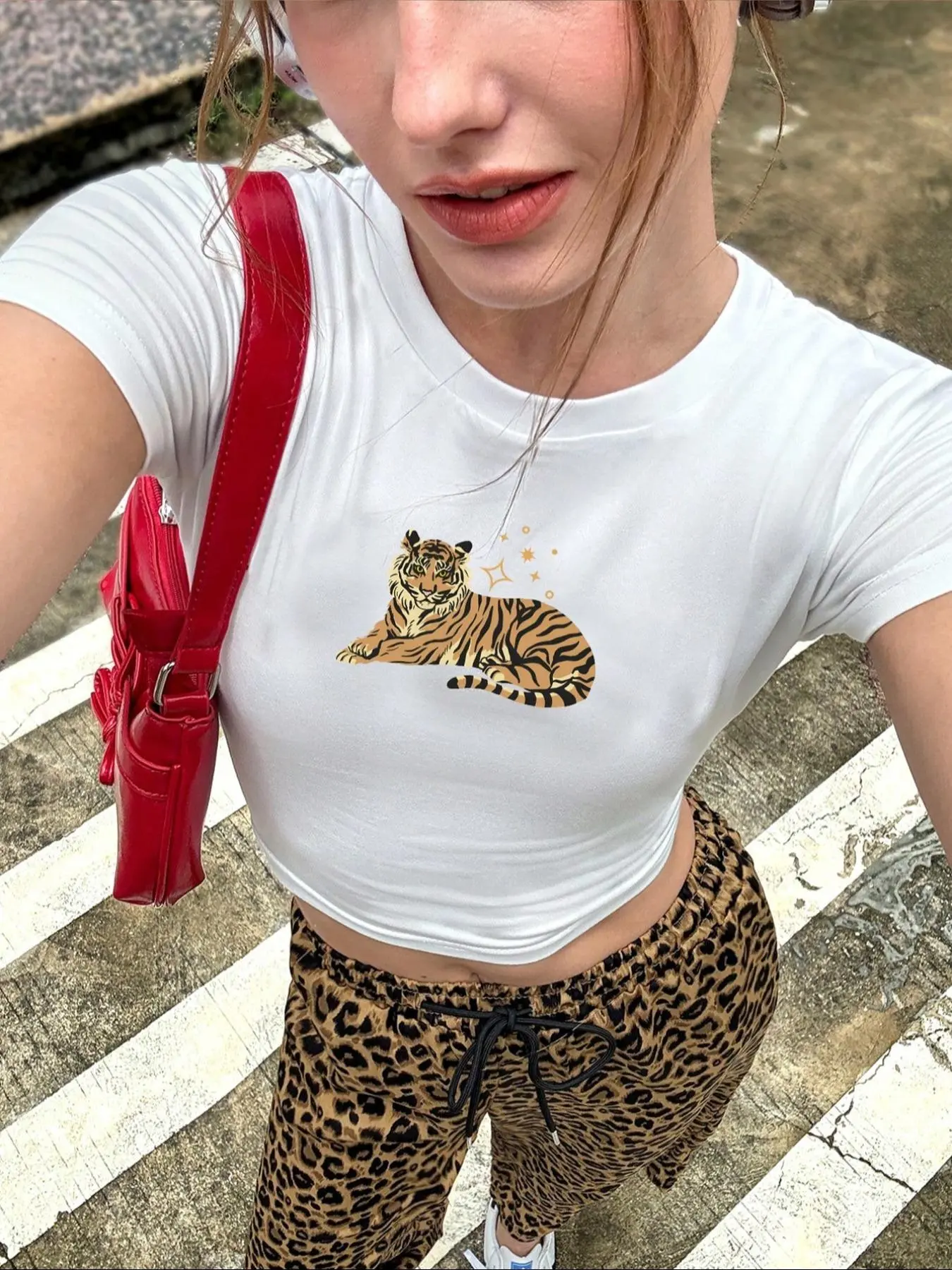 Women's Tiger Print Round Neck  Crop Tee, Casual Short Sleeve Crew Neck T-shirt for Daily Wear, Ladies Clothes for All Seasons, Graphic Top, Fashion Tops
