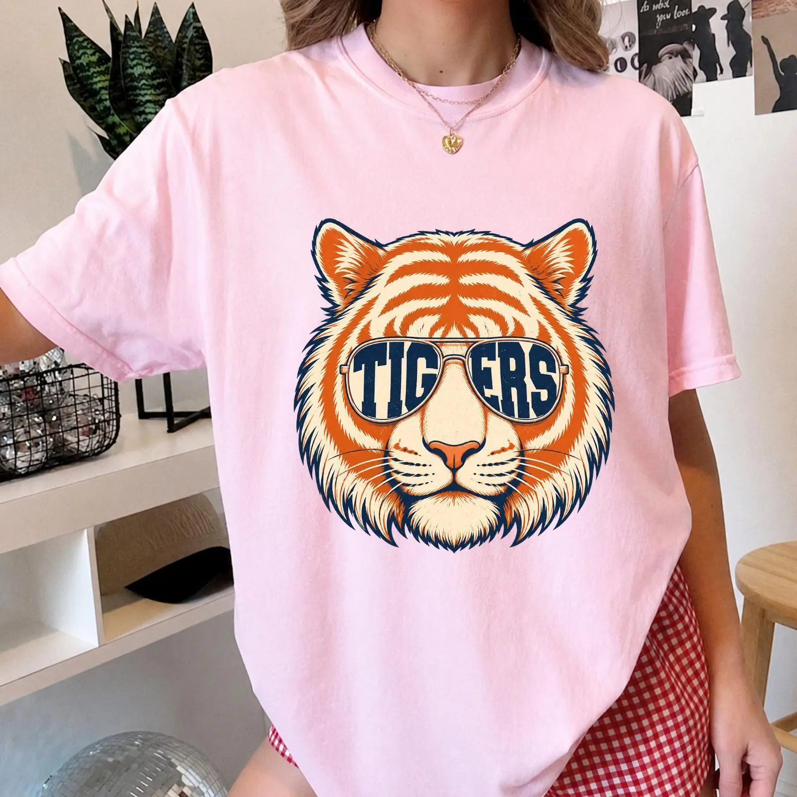 Women's 100% Cotton Oversized Short-Sleeve Graphic Print Tee - Pink Tiger Retro Design, Tapered Neck, Classic Fit, Streetwear, School Spirit Top, Football Fan Gift