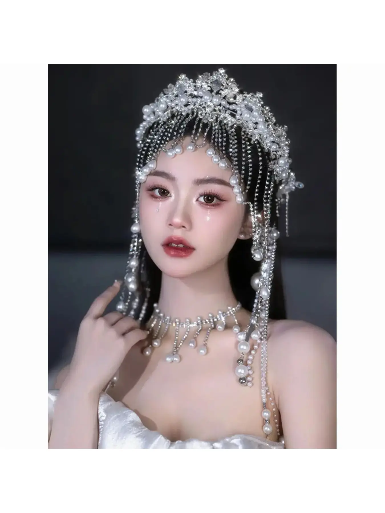 Japanese and Korean bridal headpiece luxurious and elegant crown sparkling tassel forehead ornament necklace set wedding dress gown ensemble