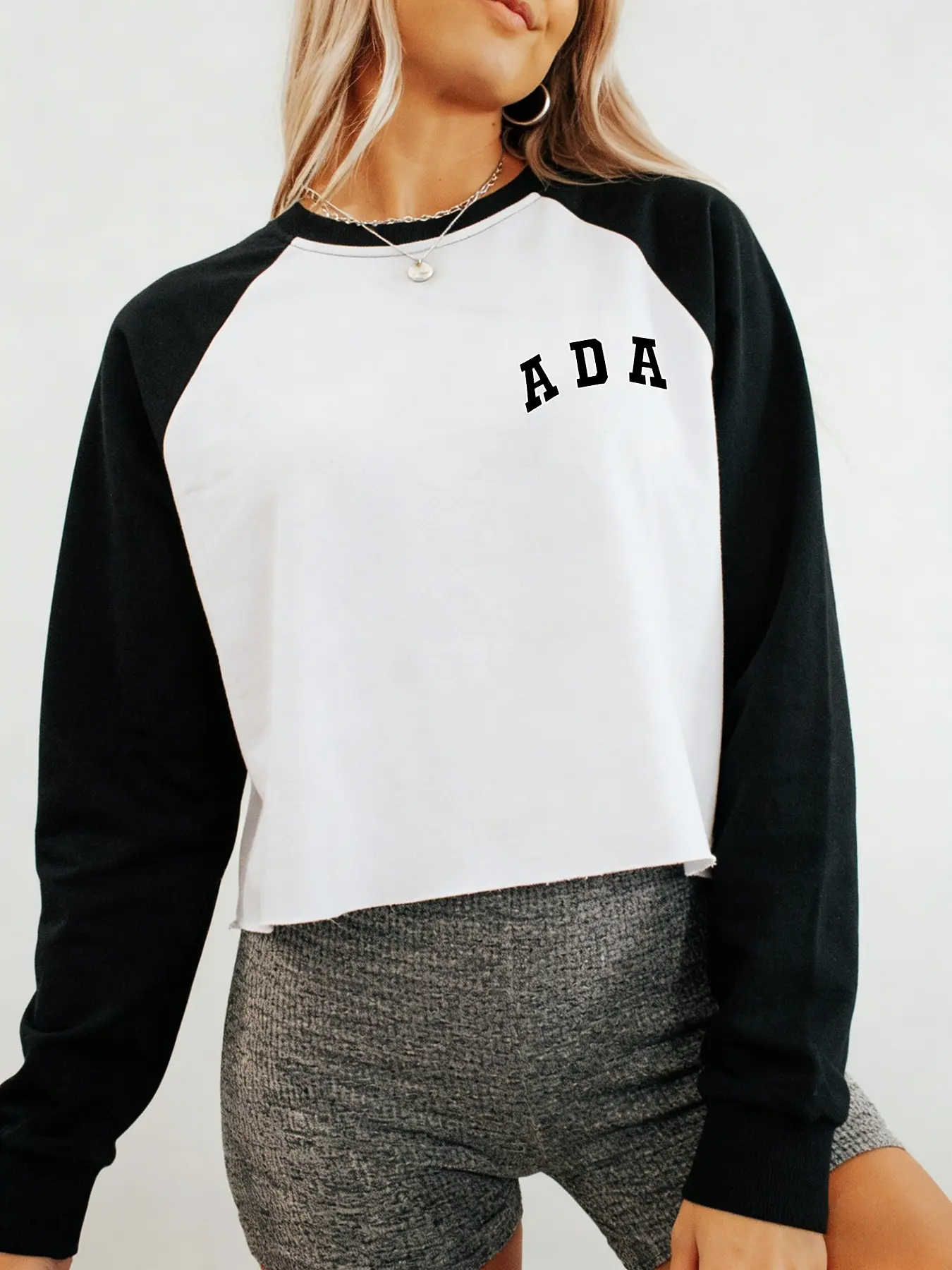 2026 New American Retro Colorblock Sweatshirt, Ada Letter Print, Loose Fit, Soft Skin-Friendly, Perfect Gift for Outdoor Activities