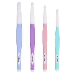 Crochet Hooks 4 pcs Large Sizes Crochet Hooks Ergonomic Crochet Needles Set (8mm / 10mm / 12mm / 15mm)