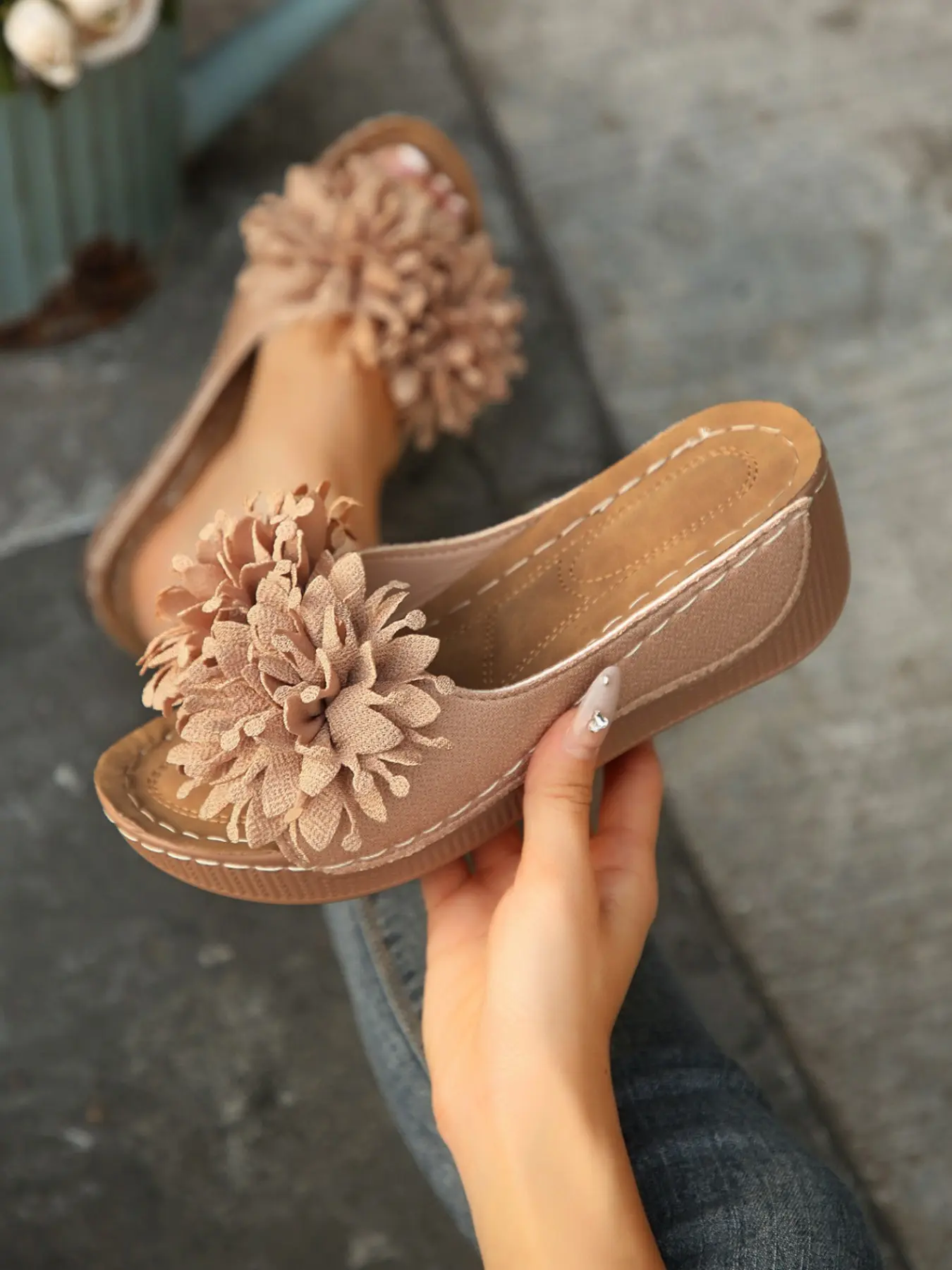Women's comfortable and soft casual wedge platform sandals, Floral Wedges, with floral decorations, wedge soles, suitable for daily school and work commuting, walking sandals