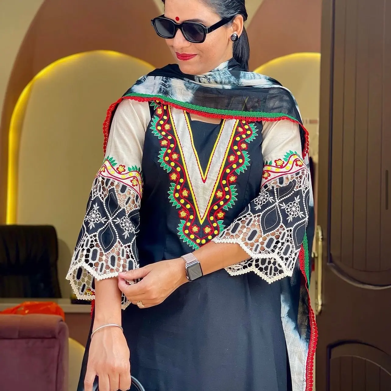 Cotton suit with embroidery
