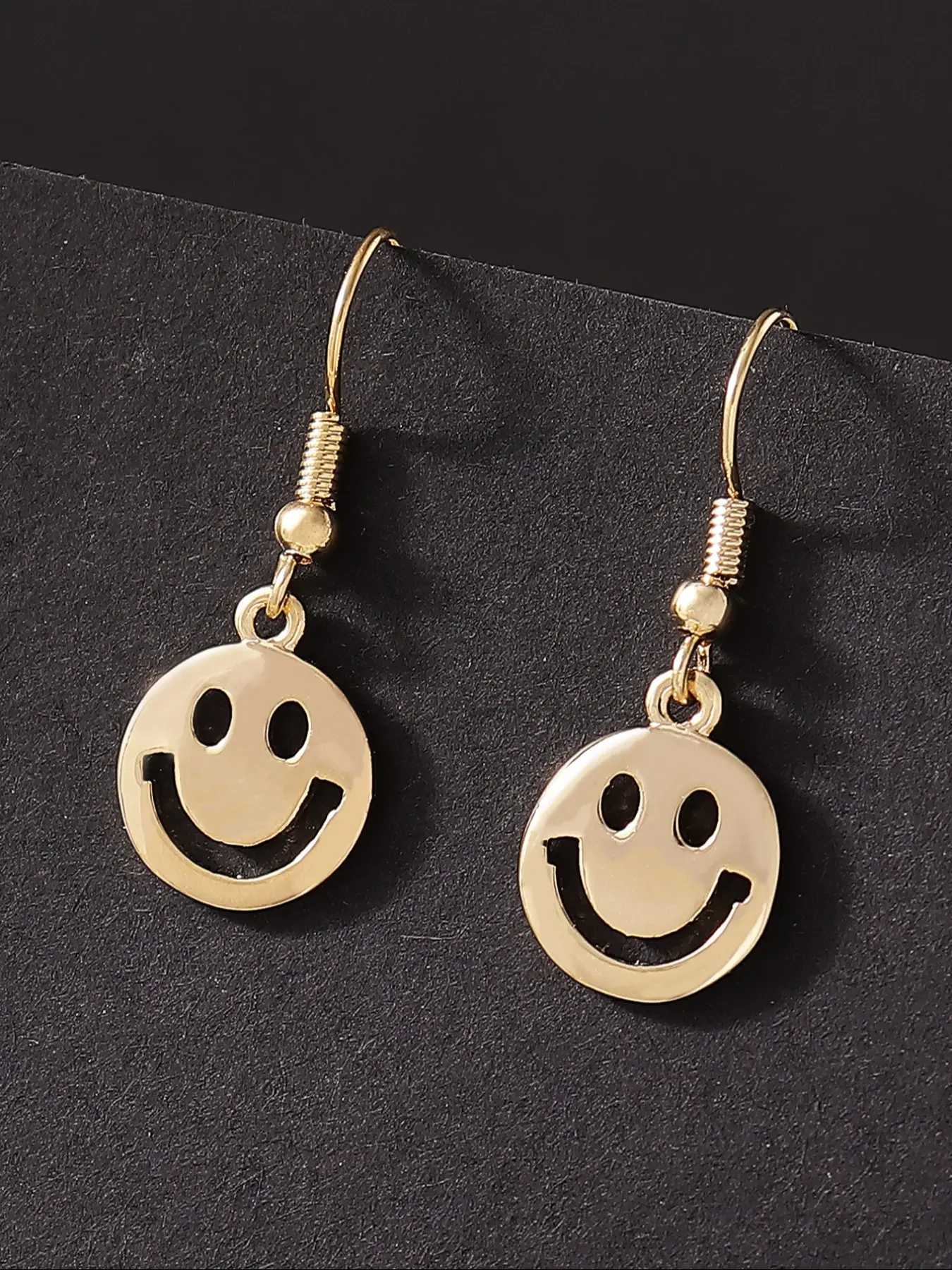 Women's Smiley Doll Pendant Earrings, Trendy Casual Fashion Jewelry for Women, Perfect Gift for Parties and Daily Wear