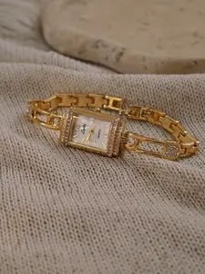 1 new gold classic simple and elegant inlaid with rhinestones Joker women's quartz watch paper clip bracelet Pearl rectangular case with niche design ladies waterproof watch suitable for daily wear is an ideal daily collocation and gift.