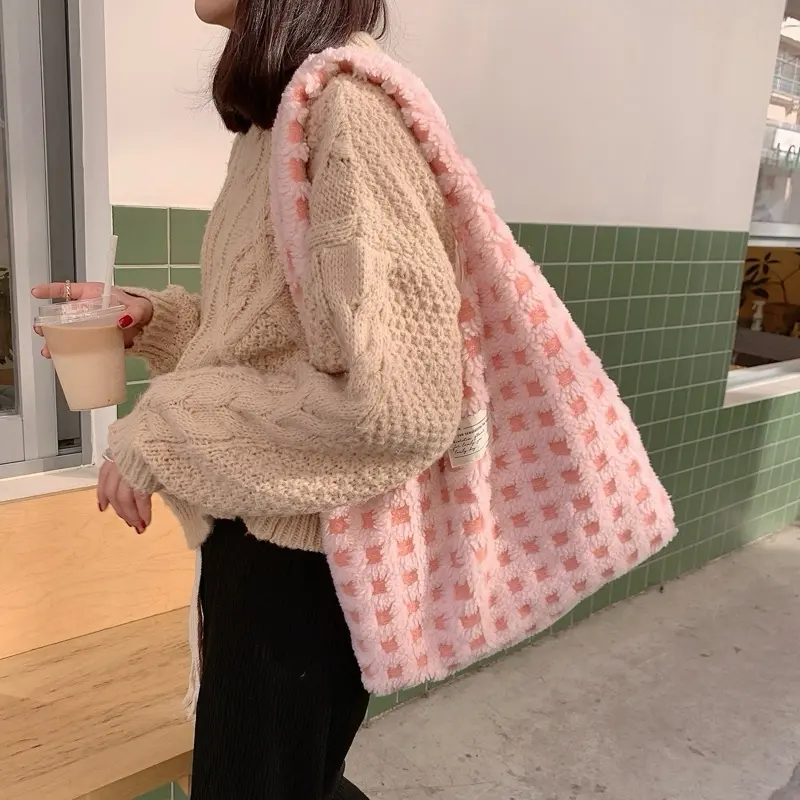 Cute Plush Checkered Tote Bag for Women, Large Capacity Shoulder Bag, Soft Fuzzy Checkerboard Handbag