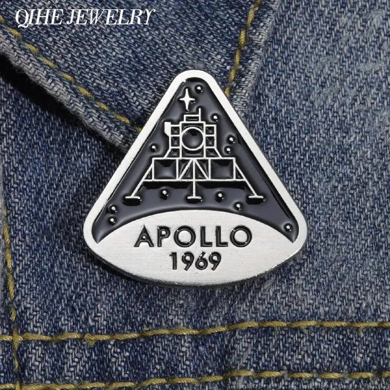 Apollo 11 1969 Lunar Module Space Program Astronauts Silver Enamel Pin, Backpack Lapel Brooch Badge, Scientific Research Costume Jewelry Accessory, Jewelry For Scientific Research, Metal, Lunar Theme, Unisex