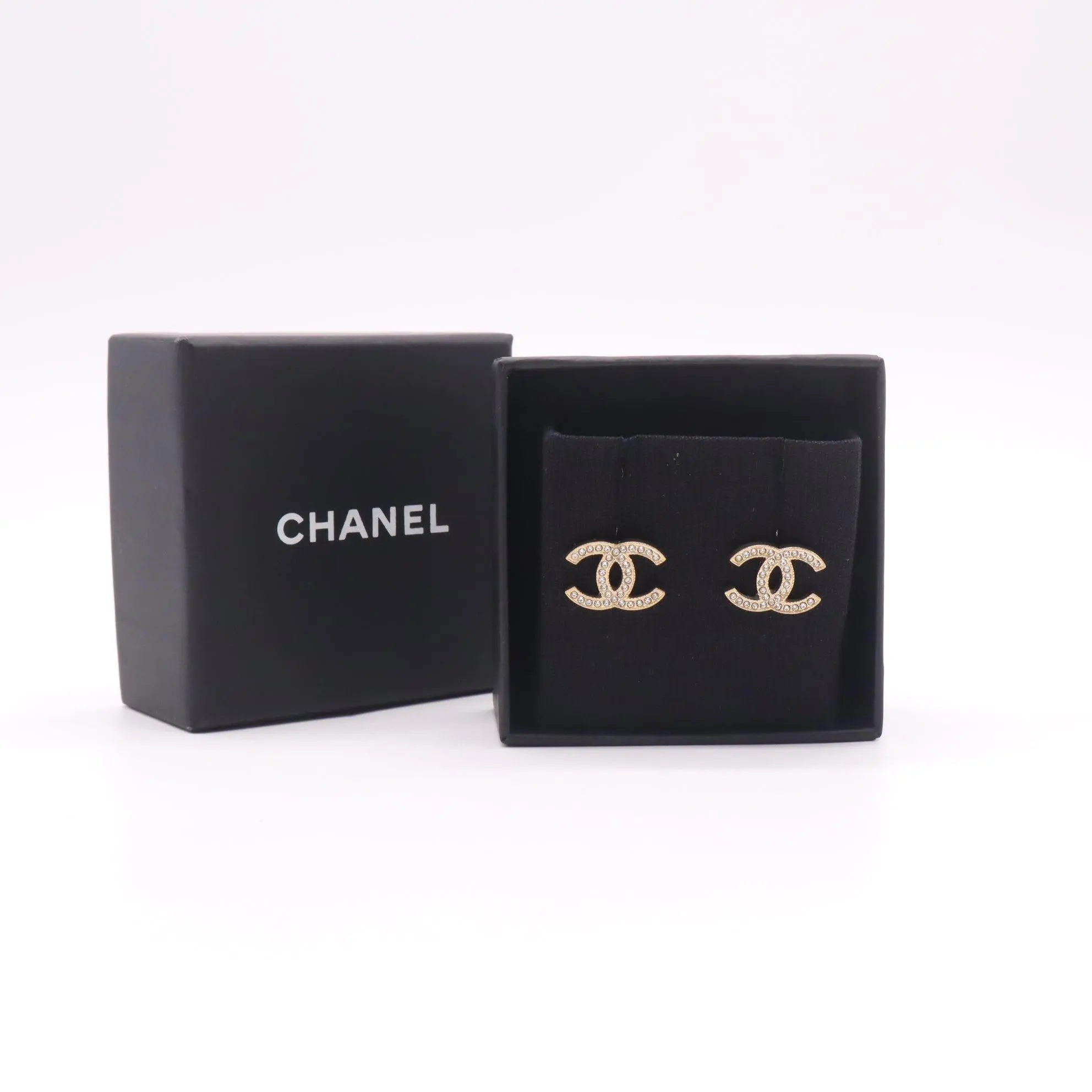 Pre-owned Chanel Classic CC Rhinestone Stud Earrings W22452