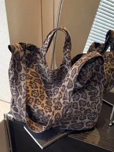 Retro leopard print handbag shoulder tote bag, casual and fashionable, versatile and available in multiple colors, a must-have item for fashionable outings, niche design, lazy style, suitable for daily commuting, shopping, etc., Crossbody tote bag