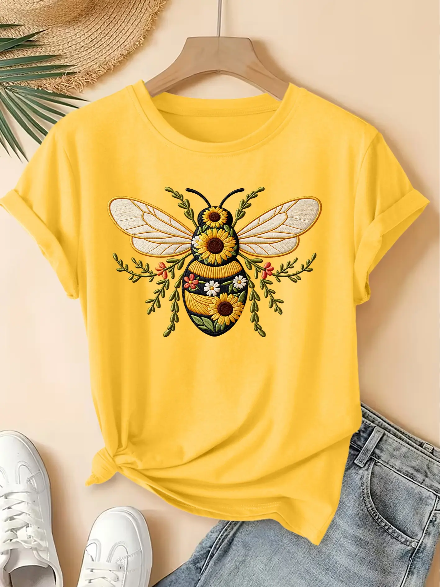Women's Retro Distressed T-Shirt with Fun Bee and Sunflower Print, Soft Casual Short-Sleeve Round Neck Top for Spring, Shortsleeve, Tshirt, Women's Clothes, Cute Tops For Women